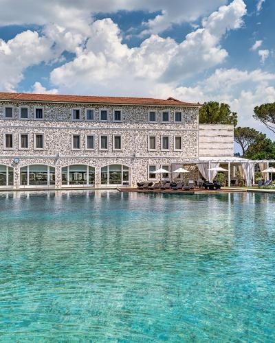Фотография гостиницы Terme di Saturnia Natural Spa & Golf Resort - The Leading Hotels of the World