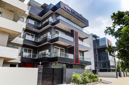 Фотография гостиницы Vaccinated Staff- OYO Townhouse 158 Near Netaji Subhash Marg