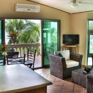 Фотография гостевого дома Villas Iguana A-15 Beachfront Condo