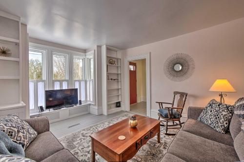 Фотография гостевого дома Historic Waldoboro House Near Lakes, Boating, Etc!