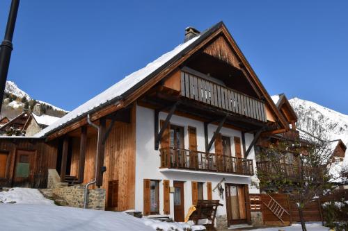Фотография гостевого дома Vaujany Locations - Chalet Perin