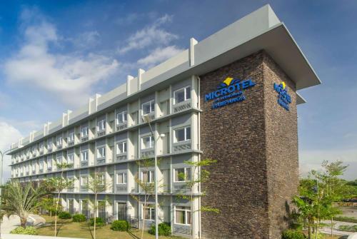 Фотография гостиницы Microtel Inn & Suites by Wyndham San Fernando