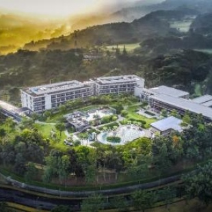 Фотография гостиницы Royal Tulip Gunung Geulis Resort and Golf