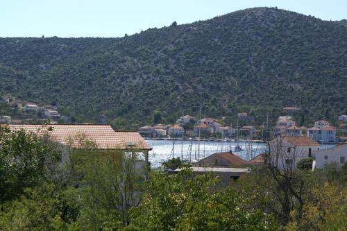 Фотография гостевого дома Apartments with a parking space Vinisce, Trogir - 4276