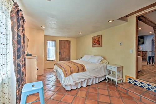 Фотографии гостевого дома 
            Cozy Blue Adobe with Steam Room 2 Mi from Taos!