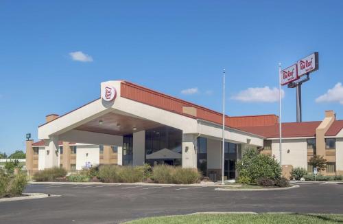 Фотография мини отеля Red Roof Inn & Suites Cincinnati North-Mason