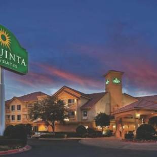 Фотографии гостиницы 
            La Quinta by Wyndham Dallas DFW Airport North