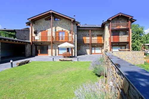 Фотография гостевого дома 4 bedrooms house with enclosed garden and wifi at Bellver de Cerdanya 1 km away from the beach