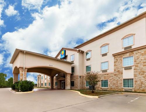 Фотография гостиницы Comfort Inn & Suites near Comanche Peak
