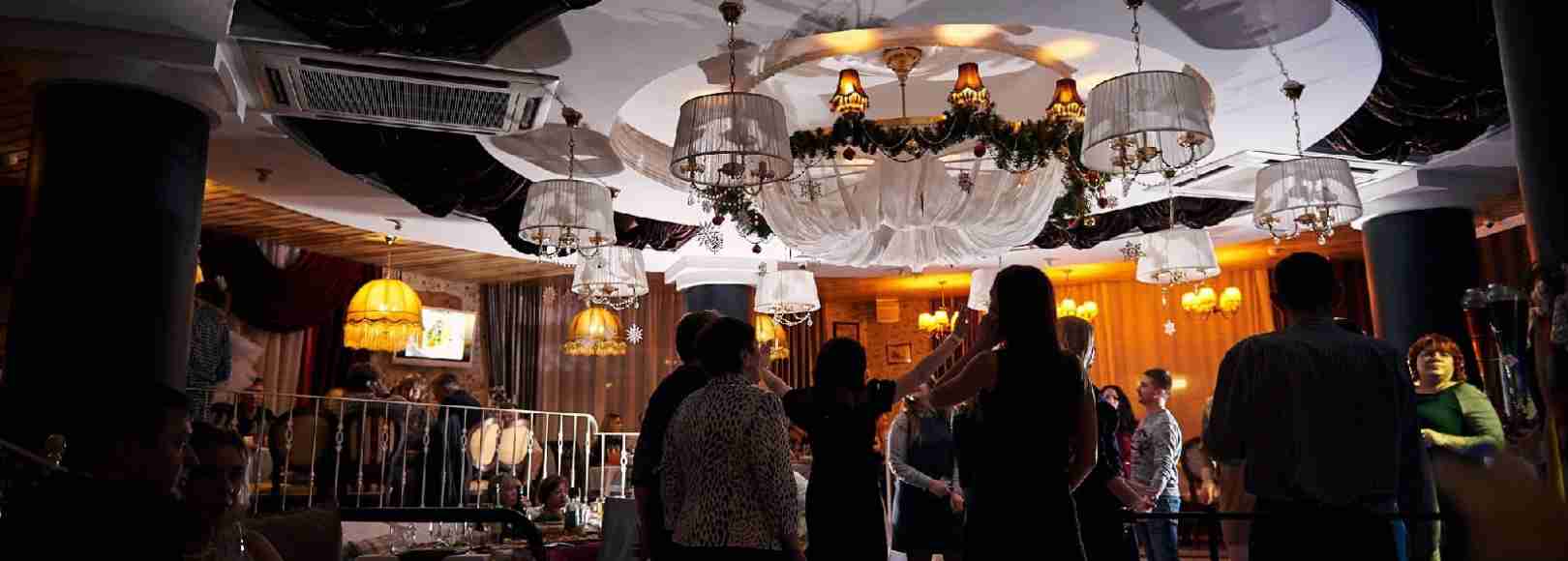 Фотография банкетного зала 12 Стульев