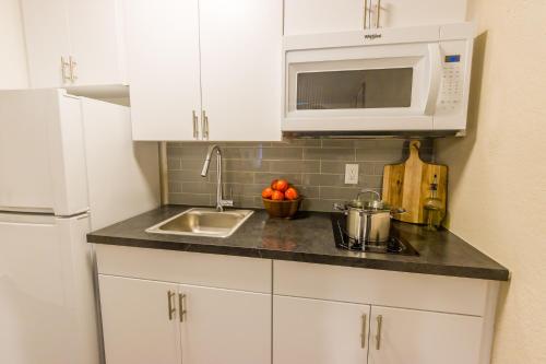 Фотография гостиницы InTown Suites Extended Stay Houston TX - IAH Airport