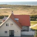 Фотография гостевого дома Six-Bedroom Holiday home in Blåvand 3