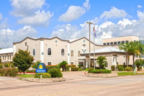 Фотография гостиницы Days Inn & Suites by Wyndham Webster NASA-ClearLake-Houston