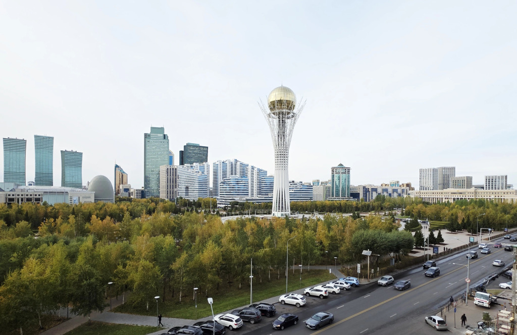 Фотография квартиры Апартаменты 3-х с 3мя кроватями, раскладным диваном и с шикарным видом на Байтерек