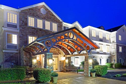 Фотография гостиницы Staybridge Suites Cranbury - South Brunswick, an IHG Hotel
