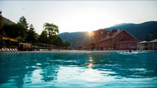 Фотография гостиницы Glenwood Hot Springs Resort