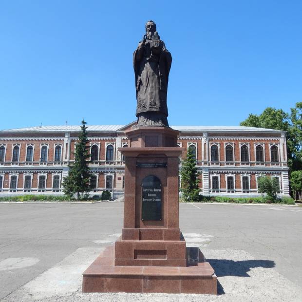 Фотографии памятника 
            Памятник Святителю Макарию Алтайскому
