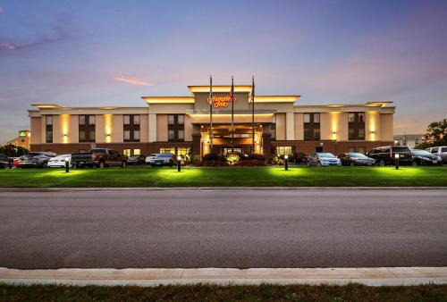 Фотография гостиницы Hampton Inn West