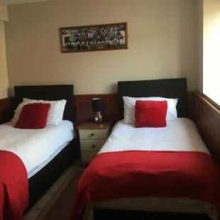 Фотографии гостиницы
The Dolphin Hotel