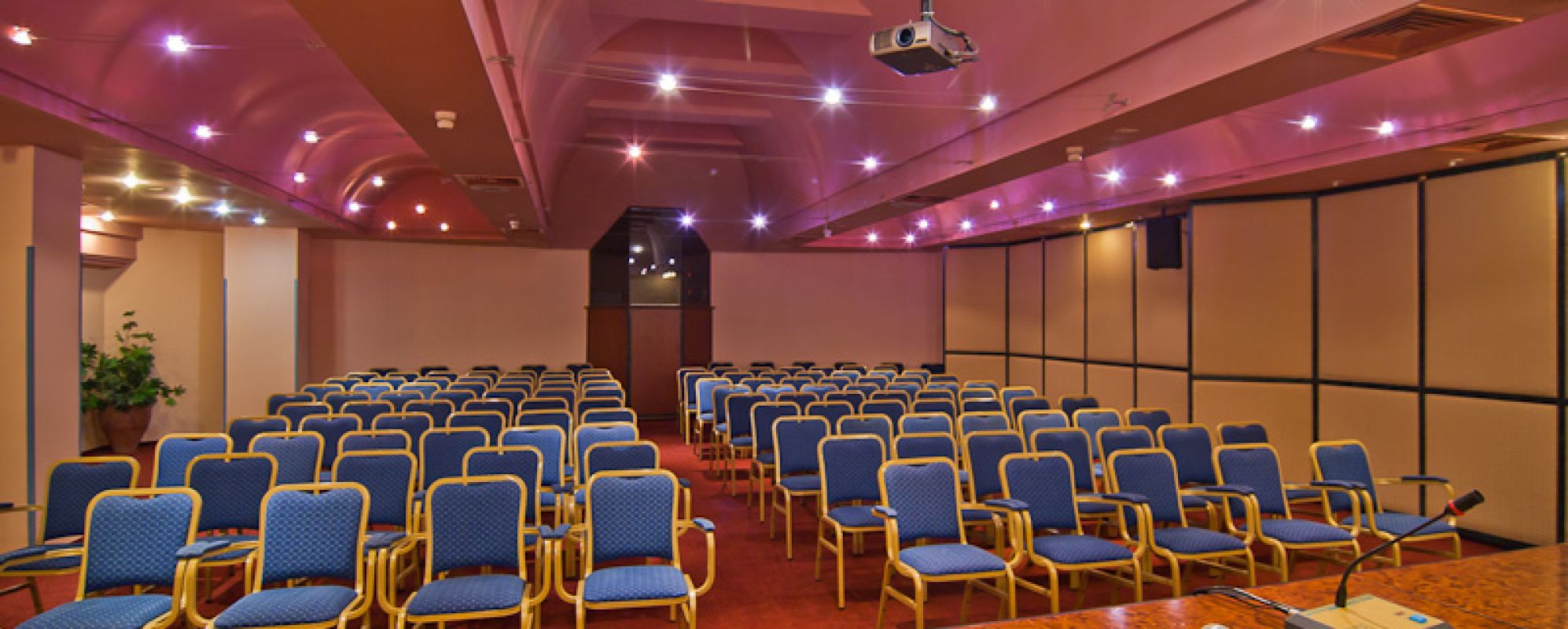 Фотографии конференц-зала Молния Ямал на 225 мест