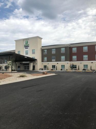 Фотография гостиницы Holiday Inn Express & Suites Junction, an IHG Hotel