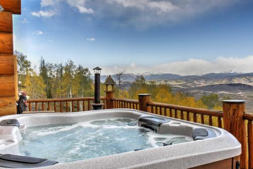 Фотография гостевого дома Secluded Granby Home with Mtn Views and Private Hot Tub