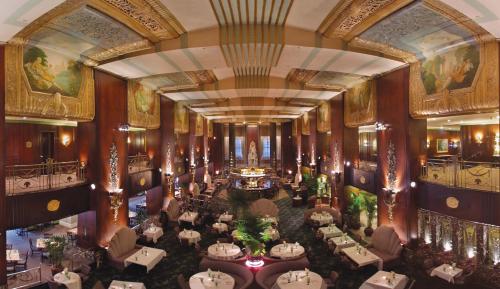 Фотография гостиницы Hilton Cincinnati Netherland Plaza