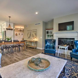 Фотография гостевого дома Bright and Airy Cottage with Deck and View, Walk to Lake