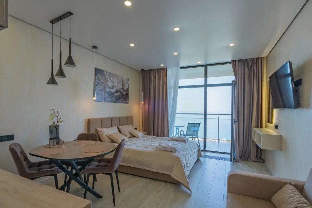 Фотография квартиры Апартаменты LS-Lux-Sun Rays c прямым видом на море с 15 этажа