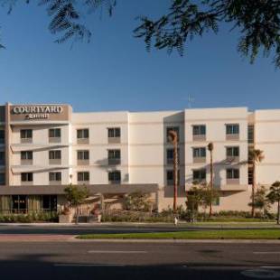 Фотографии гостиницы 
            Courtyard by Marriott Santa Ana Orange County