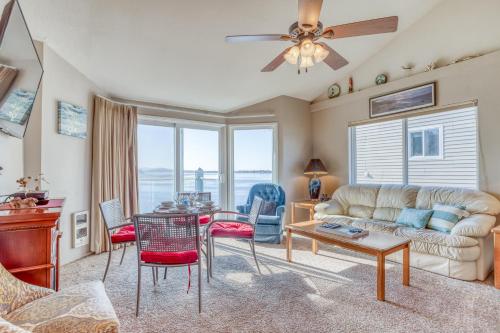 Фотография гостевого дома Dock of the Bay 308