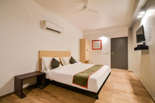 Фотография гостиницы OYO Townhouse 263 Hotel Luxurs Shri Gopal Nagar