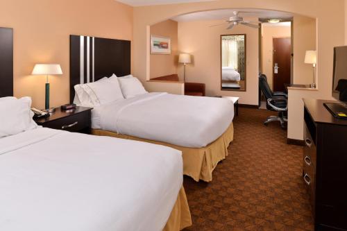 Фотография гостиницы Holiday Inn Express Hotel & Suites Cincinnati-Blue Ash, an IHG Hotel