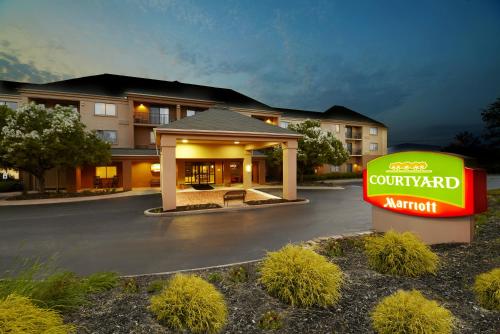 Фотография гостиницы Courtyard by Marriott State College