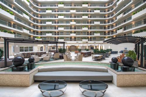 Фотография гостиницы Embassy Suites Seattle - Tacoma International Airport