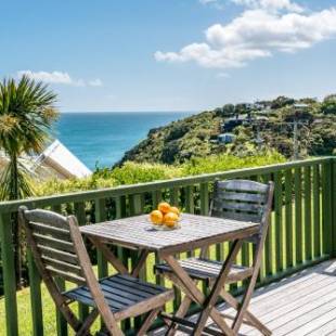 Фотографии гостевого дома 
            The Island Gem - Waiheke Holiday Home