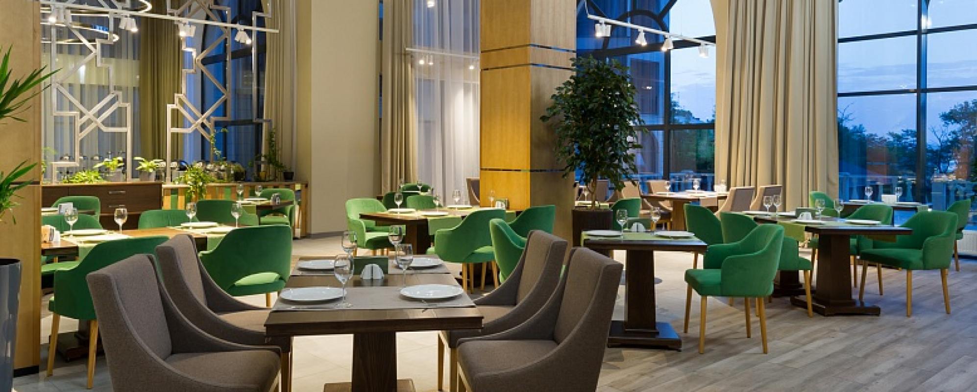 Фотографии банкетного зала Банкетный зал ресторана Meals& Hills