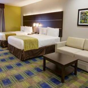 Фотографии гостиницы 
            Days Inn & Suites by Wyndham Port Arthur