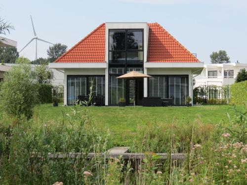 Фотография гостевого дома Beautiful Holiday Home with Jetty in Harderwijk