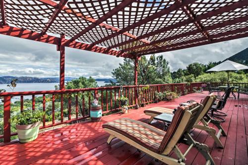 Фотографии гостевого дома
Spacious Kelseyville Home with Large Lakefront Deck!
