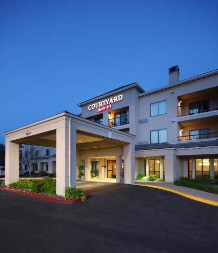 Фотография гостиницы Courtyard by Marriott Roseville