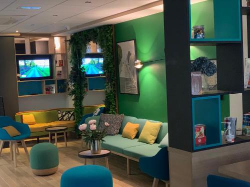 Фотографии гостиницы 
            Holiday Inn Paris Montmartre, an IHG Hotel