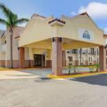 Фотография гостиницы Days Inn & Suites by Wyndham Tampa near Ybor City