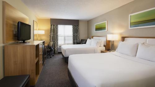 Фотография гостиницы Holiday Inn Express Hotel & Suites Sherwood Park-Edmonton Area, an IHG Hotel