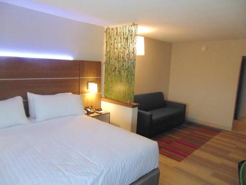 Фотография гостиницы Holiday Inn Express & Suites Wapakoneta, an IHG Hotel