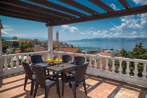 Фотография гостевого дома Holiday house with a parking space Novi Vinodolski - 15397