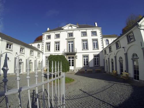 Фотография гостевого дома Beautiful country house with indoor pool, sauna and private park