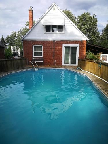 Фотография гостевого дома Comfort Home Toronto