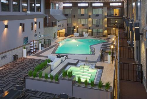 Фотография гостиницы Sandman Hotel & Suites Kelowna