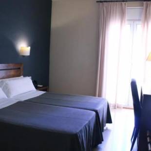 Фотографии гостиницы
Puerta De España